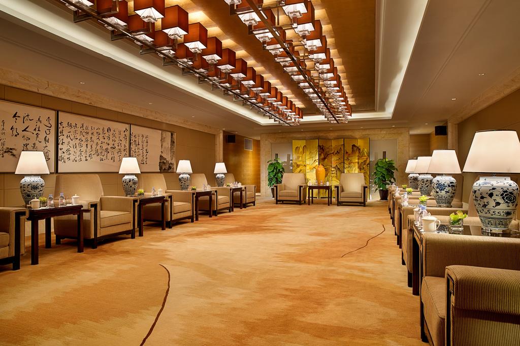 義(yì)烏(wū)博(bó)覽皇(huáng)冠(guān)假(jiǎ)日(rì)酒店(diàn) (11)