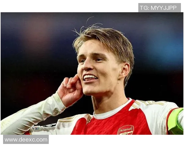 三位足球明星头像聚焦男球员风采展现团队精神与个人魅力